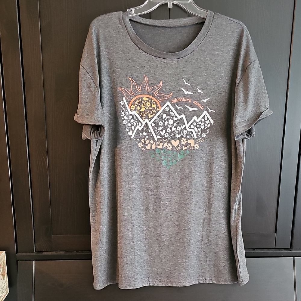 Adventure Awaits Graphic Gray T-Shirt